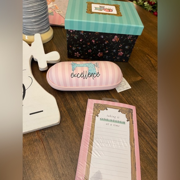 Sewing Notions- Lot - Picture 12 of 16